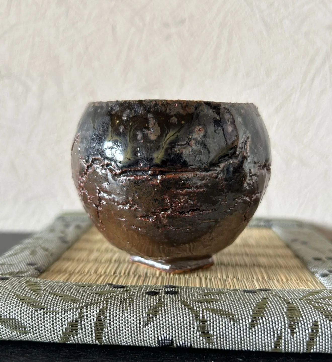 手捻り油滴天目×イラボ釉 ぐい呑み 原初の炎が生んだ一点物 受賞作家作品 湯呑み 小鉢