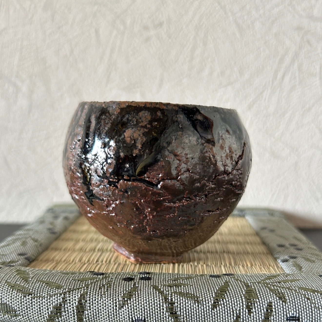 手捻り油滴天目×イラボ釉 ぐい呑み 原初の炎が生んだ一点物 受賞作家作品 湯呑み 小鉢