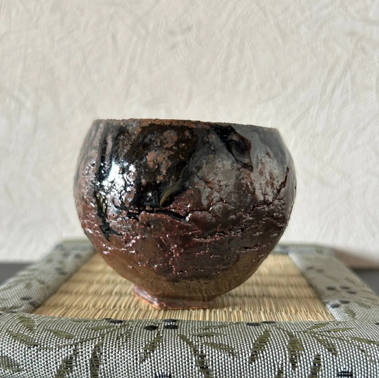 手捻り油滴天目×イラボ釉 ぐい呑み 原初の炎が生んだ一点物 受賞作家作品 湯呑み 小鉢