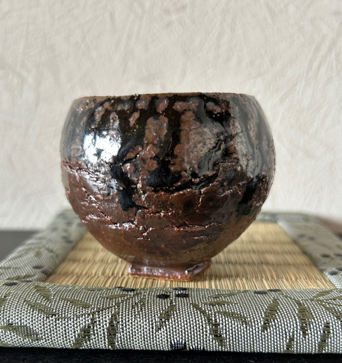 手捻り油滴天目×イラボ釉 ぐい呑み 原初の炎が生んだ一点物 受賞作家作品 湯呑み 小鉢