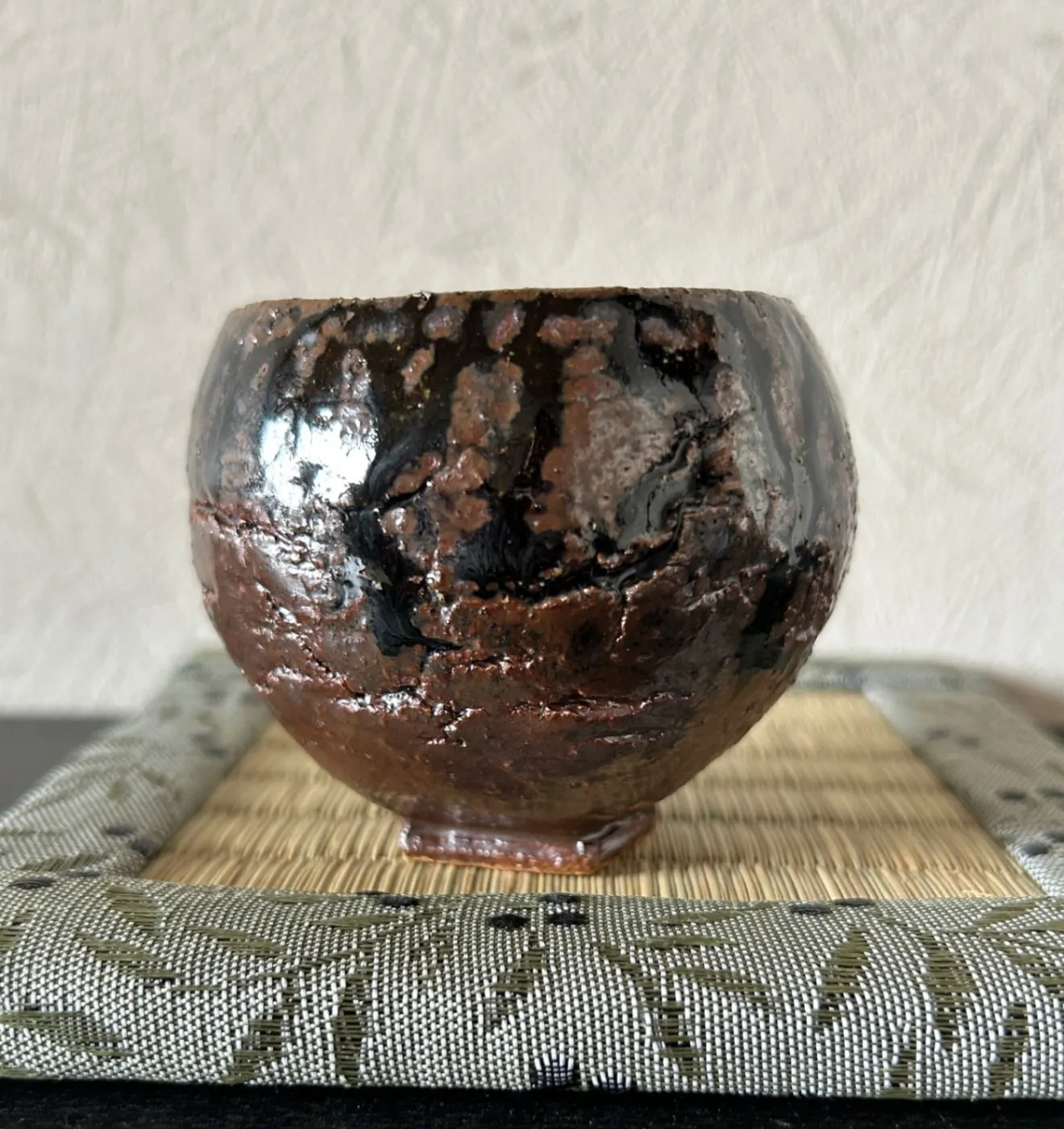 手捻り油滴天目×イラボ釉 ぐい呑み 原初の炎が生んだ一点物 受賞作家作品 湯呑み 小鉢