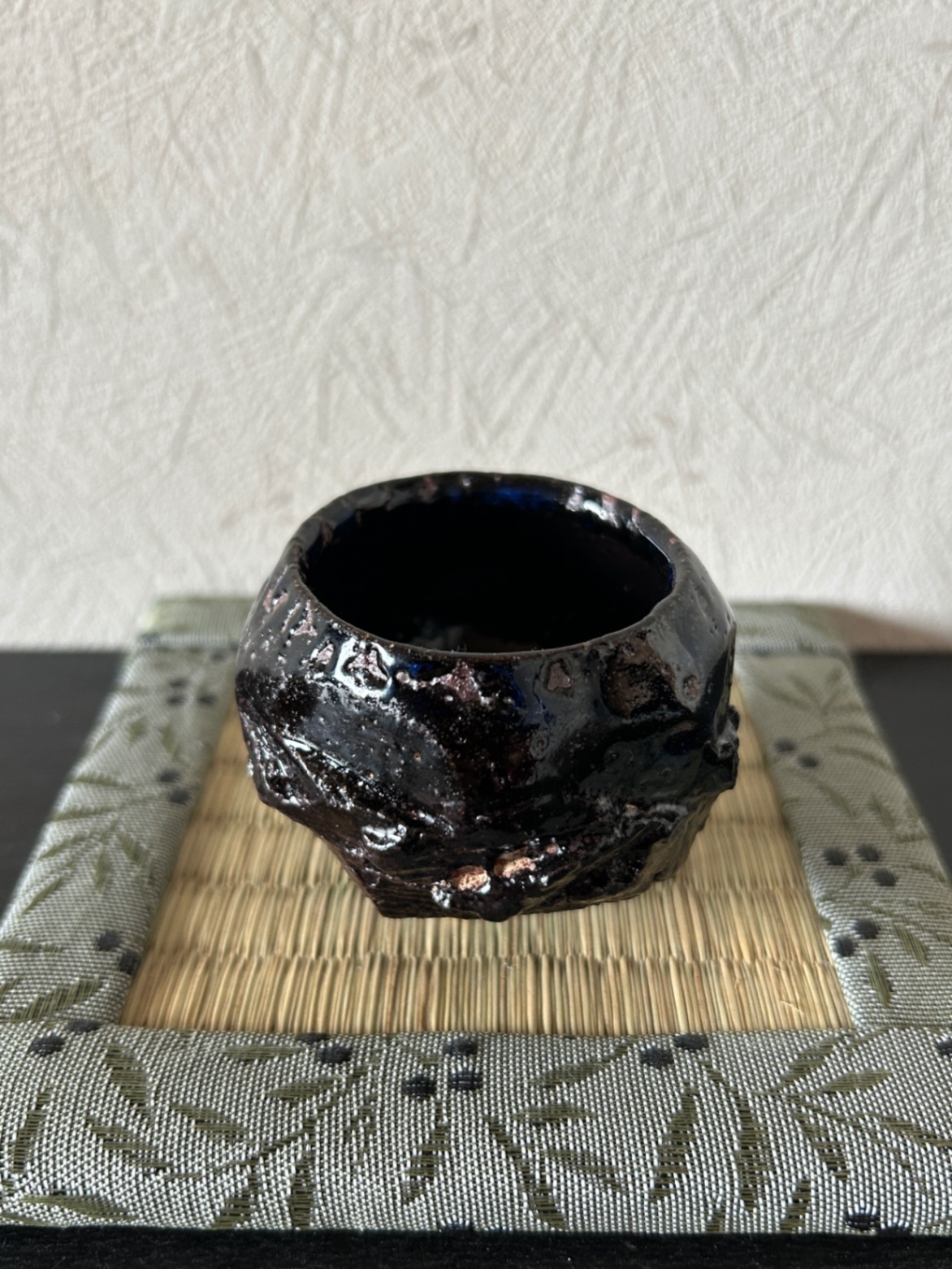手捻り油滴天目×ナマコ釉 ぐい呑み 深海を宿す一点物 受賞作家作品 陶器 器