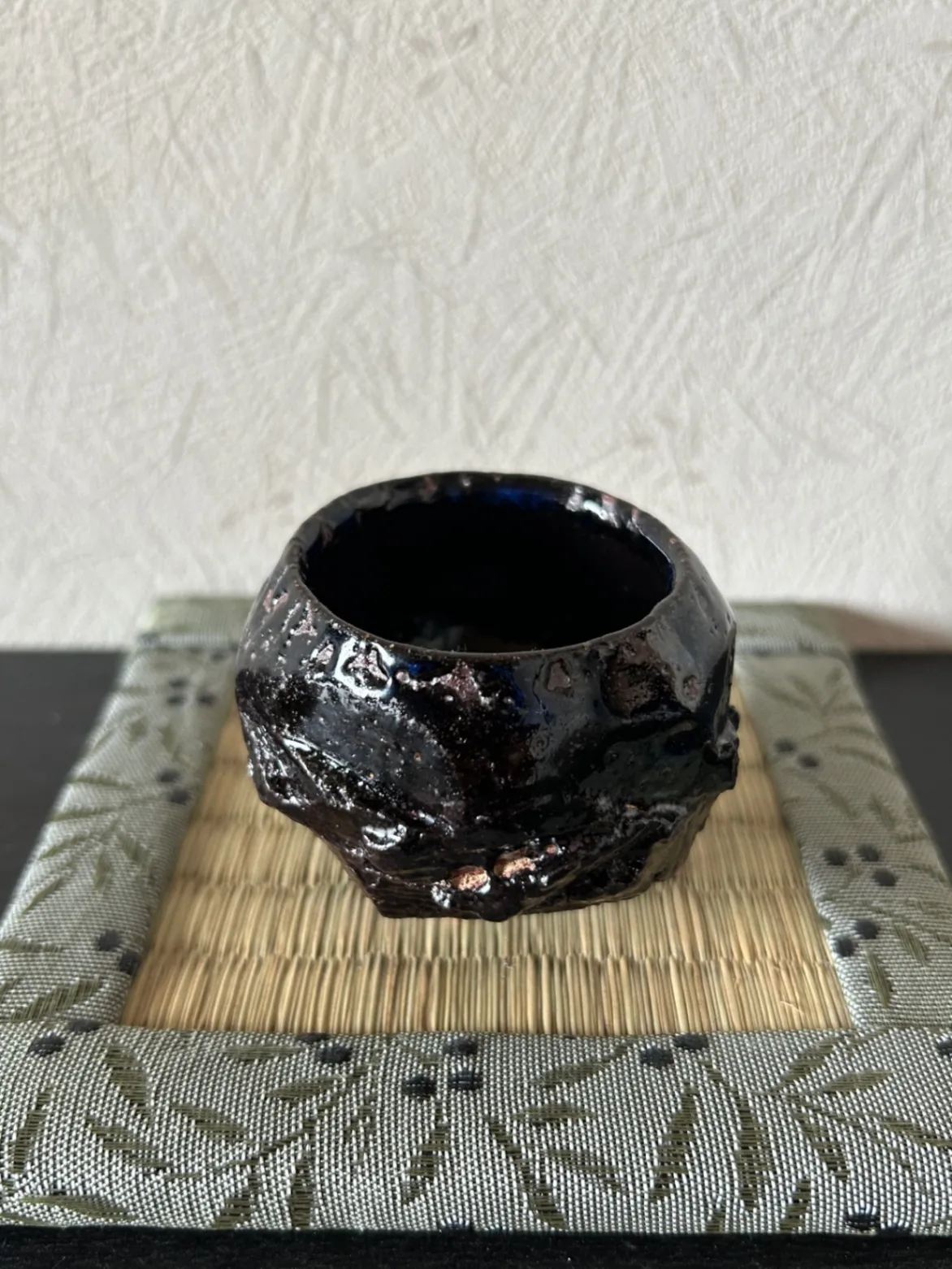 手捻り油滴天目×ナマコ釉 ぐい呑み 深海を宿す一点物 受賞作家作品 陶器 器