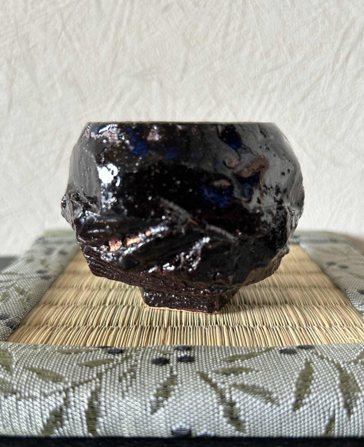 手捻り油滴天目×ナマコ釉 ぐい呑み 深海を宿す一点物 受賞作家作品 陶器 器