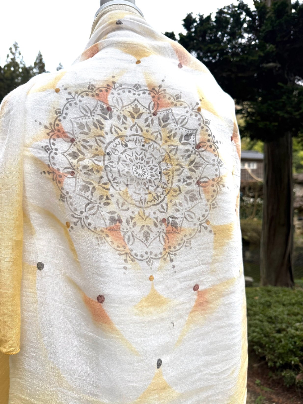 ベンガラ花火染めストール｜マンダラ型染め｜綿×シルク｜194×82cm｜巾着付き｜1点もの