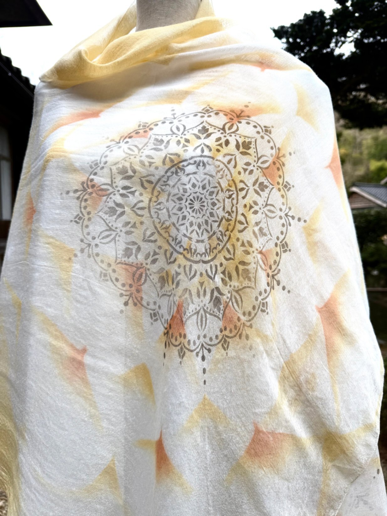 ベンガラ花火染めストール｜マンダラ型染め｜綿×シルク｜194×82cm｜巾着付き｜1点もの