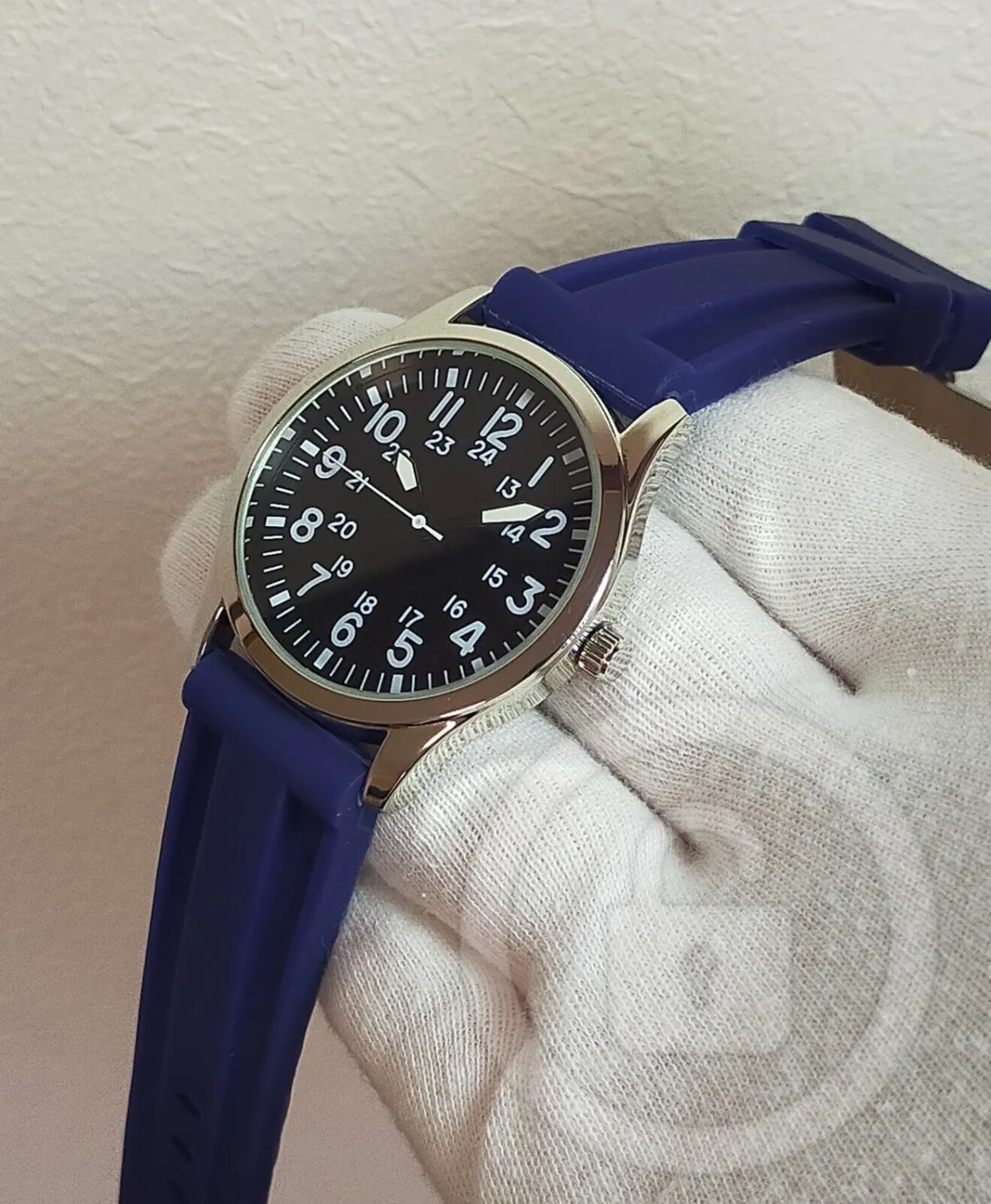 【軍事腕時計をラバーバンドでとことん使い倒す/新品】フイッシュテール尾錠装備 ①
