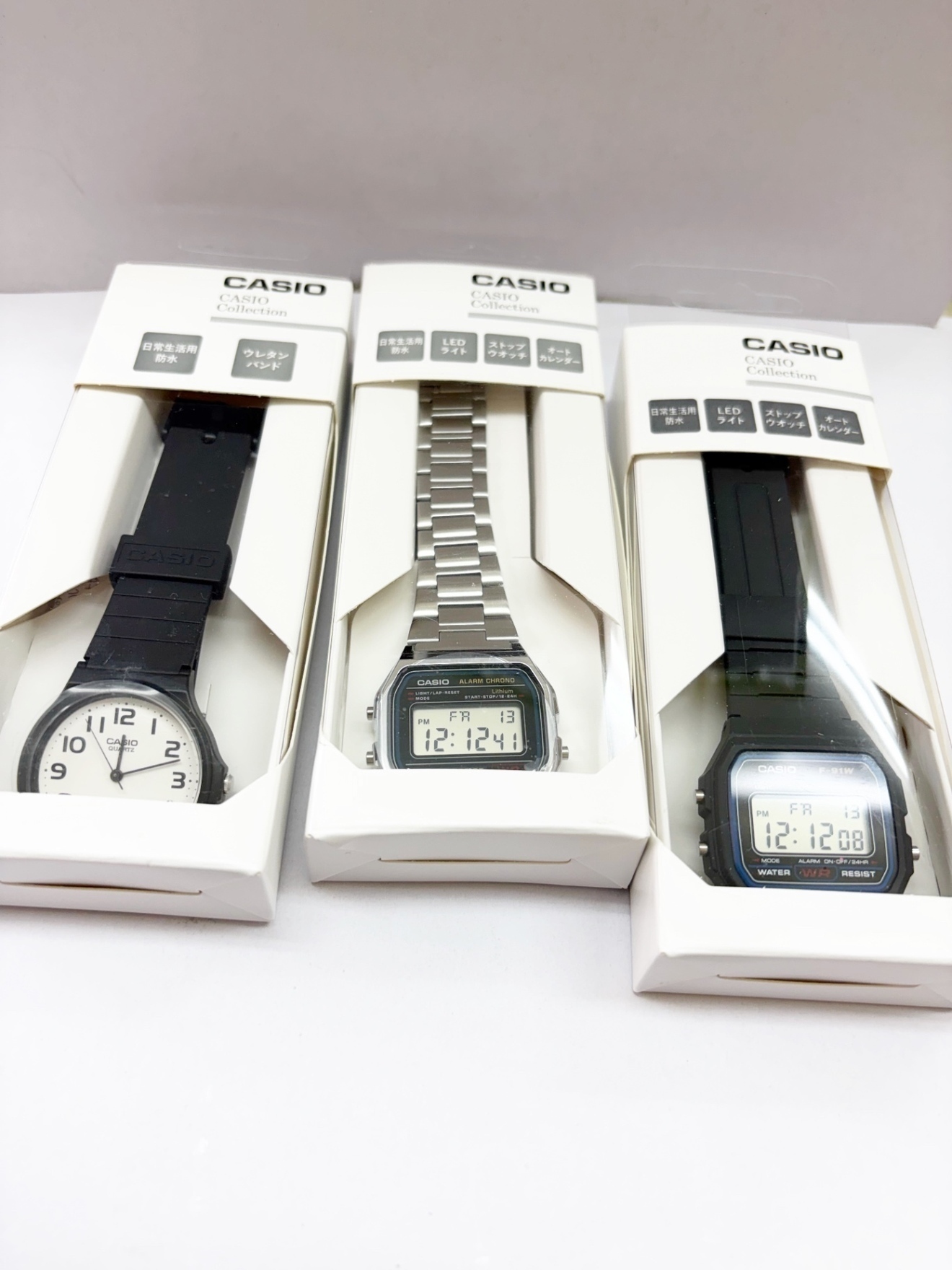 カシオ　デジタル腕時計〈シルバー〉