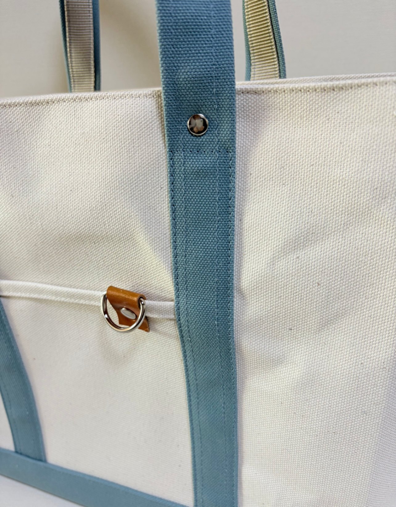 大きめトートバッグ 厚手の８号帆布使用 A４対応　肩掛けもできるので通勤・通学・お稽古バッグとしても