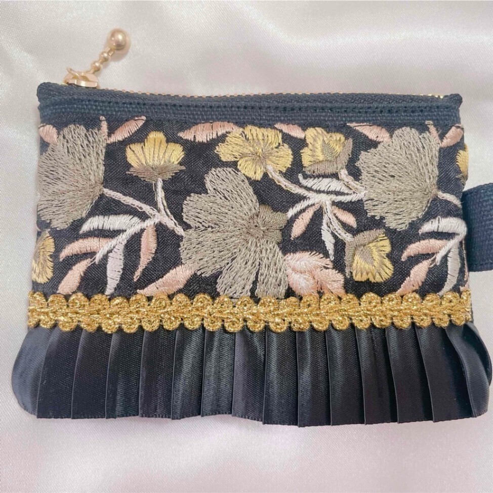 10cmファスナーポーチ　インド刺繍リボン　カラビナ付き（ハンドメイド）