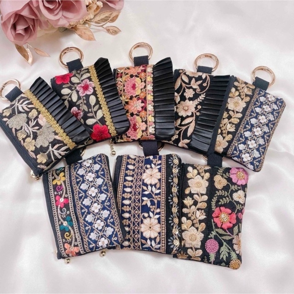 10cmファスナーポーチ　インド刺繍リボン　カラビナ付き（ハンドメイド）