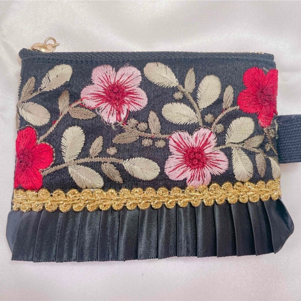 10cmファスナーポーチ　インド刺繍リボン　カラビナ付き（ハンドメイド）