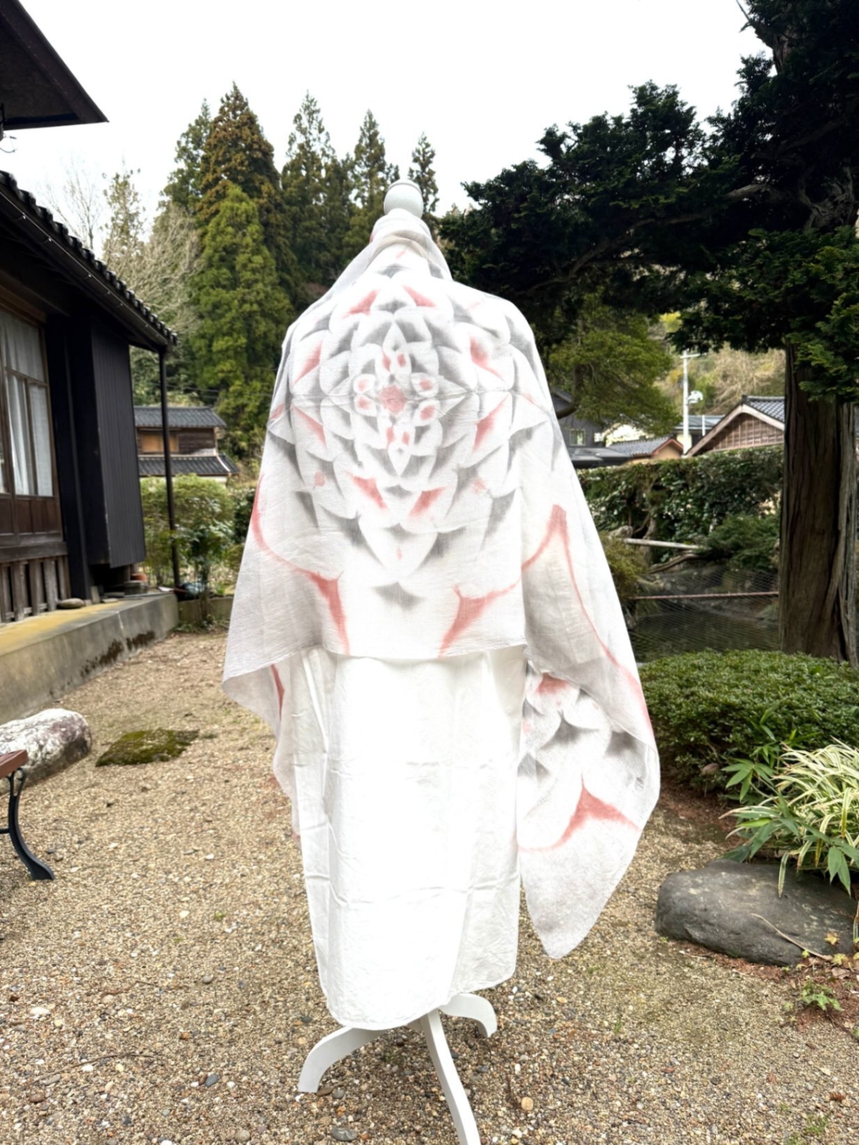 古民家工房のベンガラ染め 大判ストール 綿シルク混　蓮華曼陀羅柄　巾着袋付き／194×82cm

