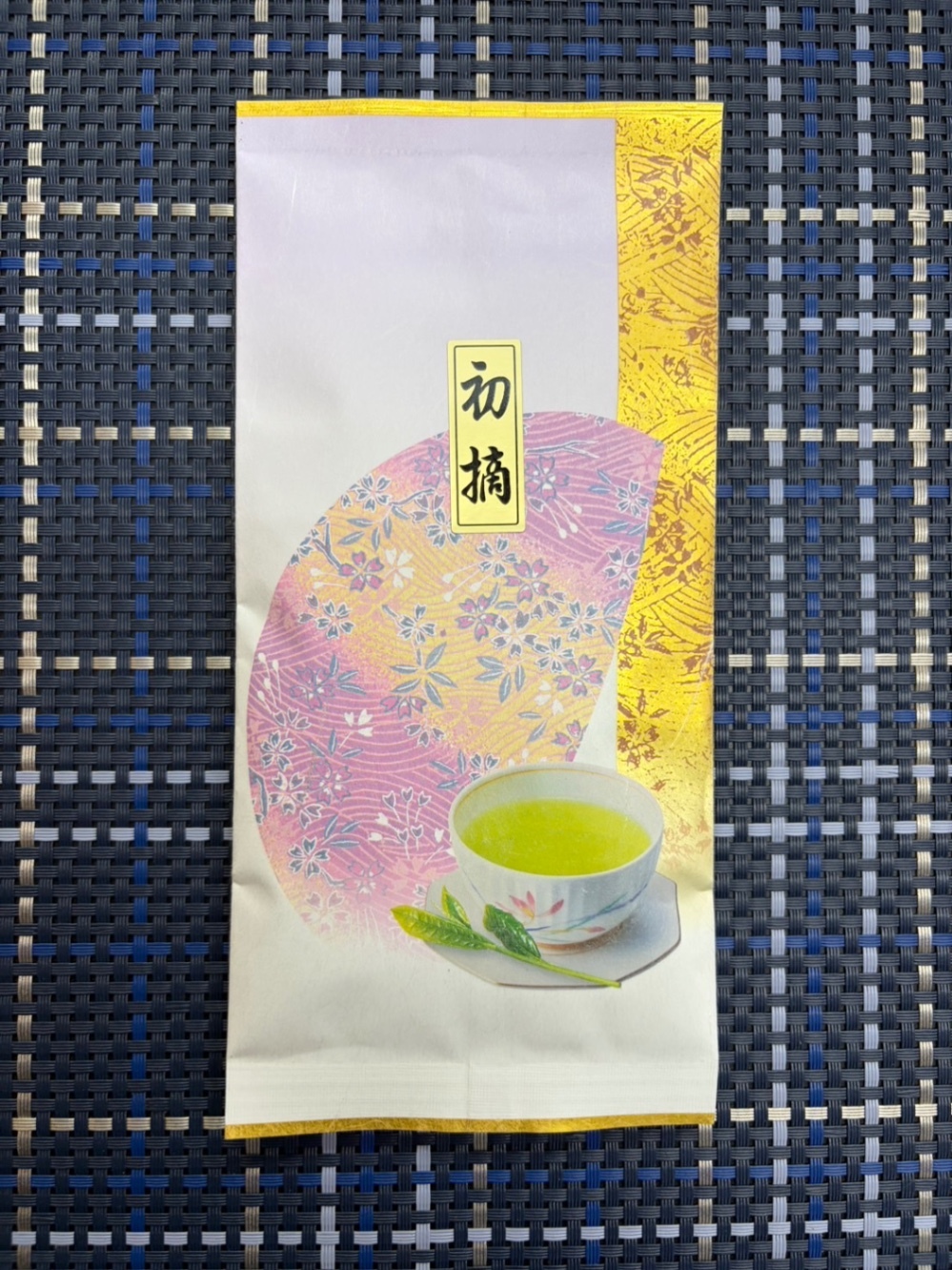 【初摘み煎茶】その年最初の葉だけが持つ、やわらかな甘み。