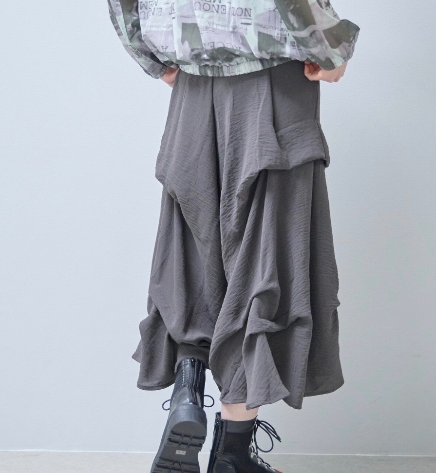 フリル　ワイドパンツ　モードスタイル
グレー　ゴム　高見え