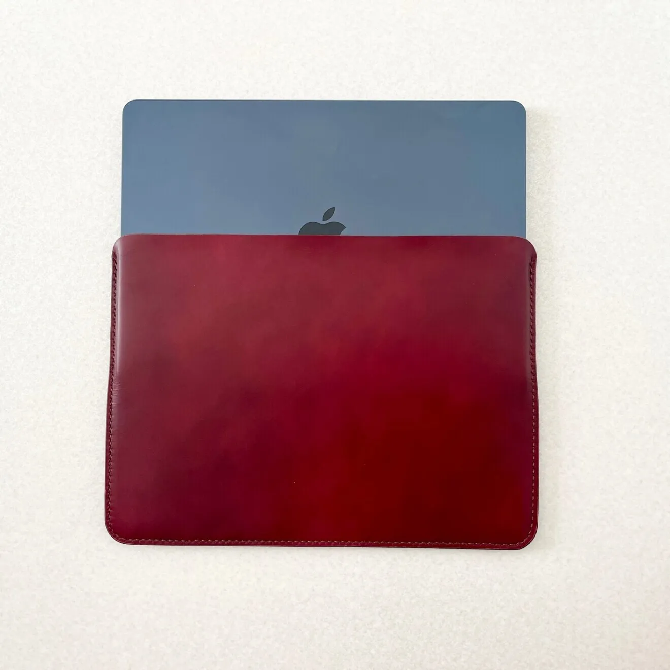MacBookケース 13インチ 本革 手縫い｜Air M1〜M4・Pro 13対応｜レッド