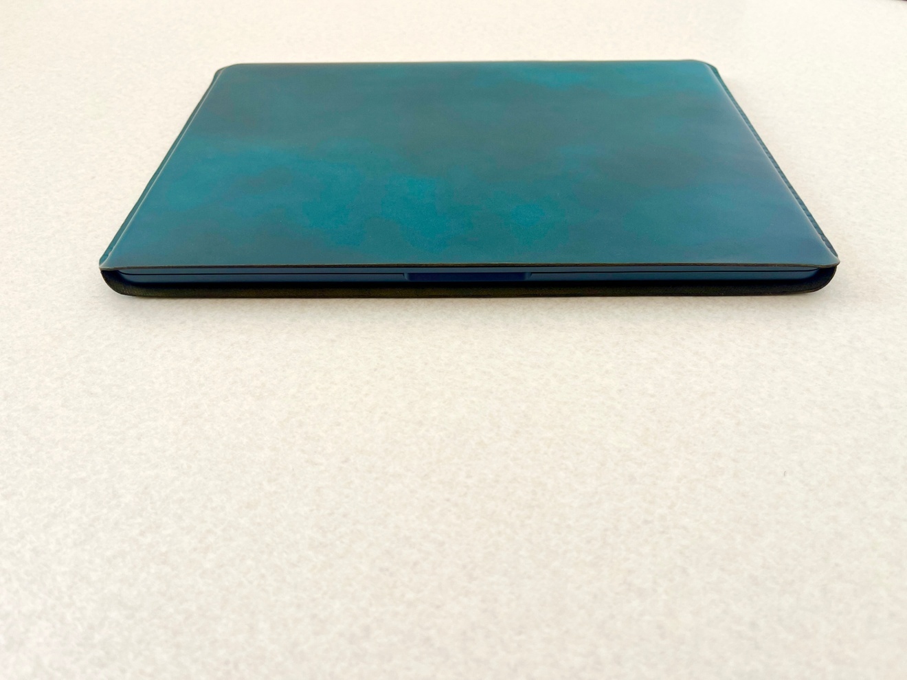 小金持ち山へ登る装備品を守るアイテム！　【手縫い】MacBookケース　ダークグリーン