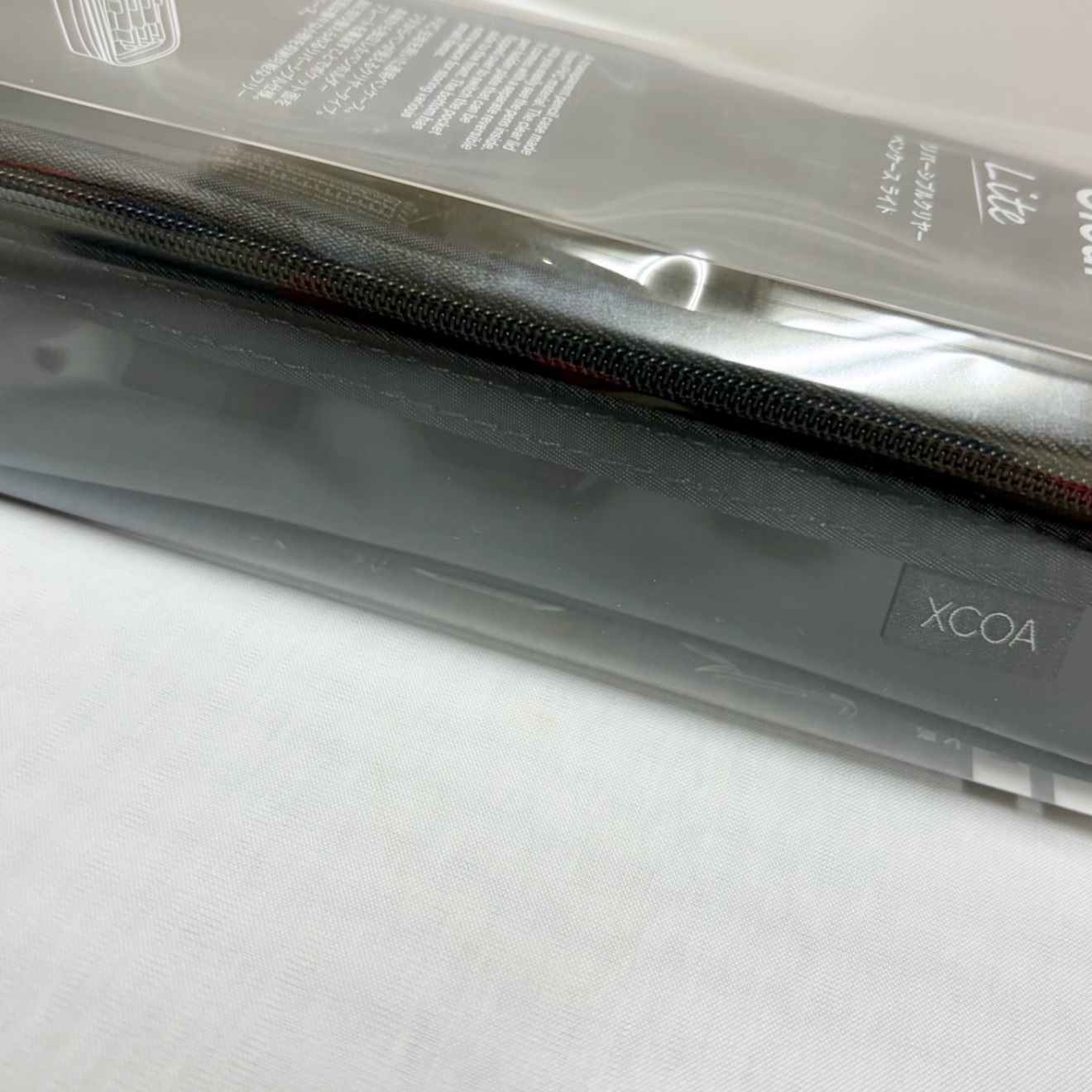 リバーシブルクリヤーペンケース　ライト〈ブラック〉