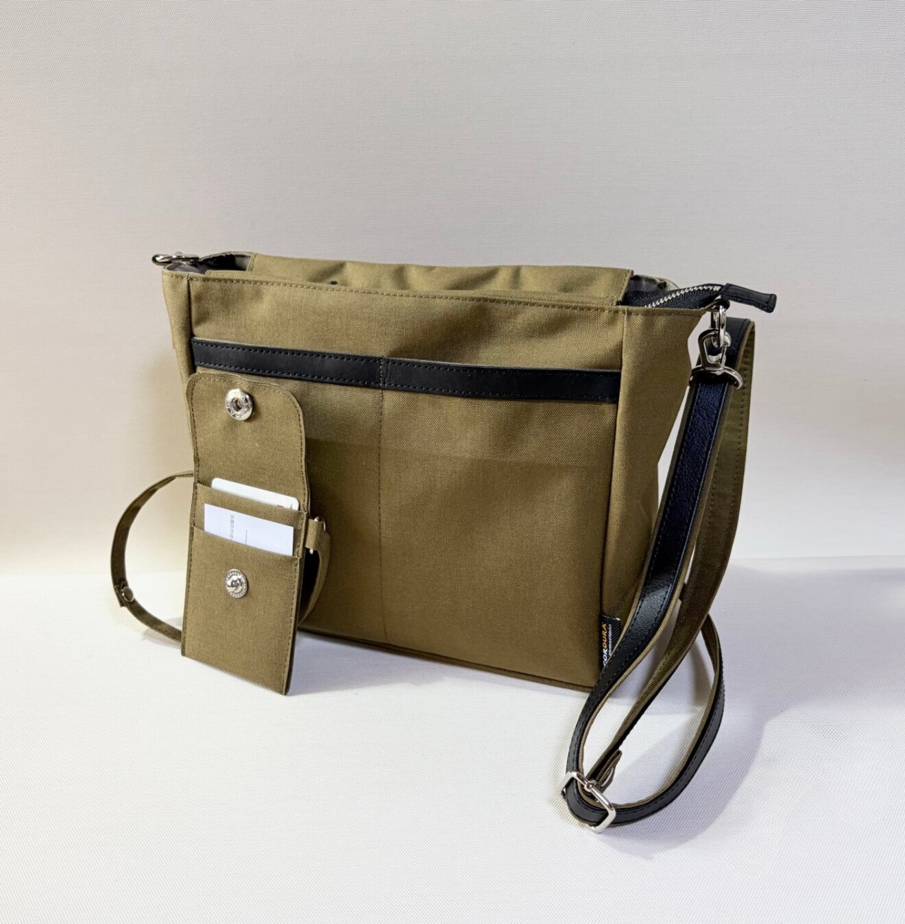 【丈夫×軽い】CORDURA®ショルダーバッグ　取り外しカードケース付き（カーキベージュ）
