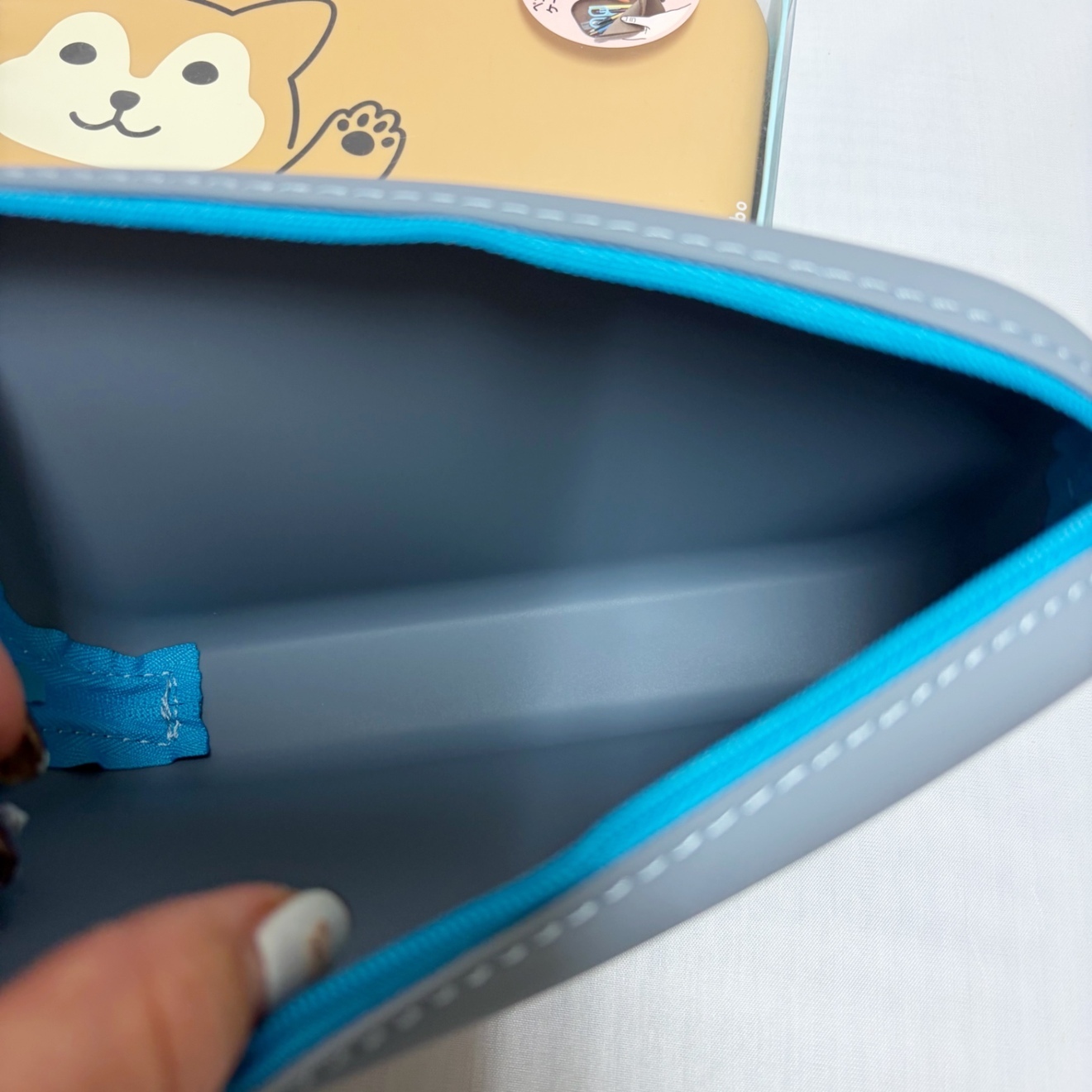 プニラボ　ファスナーポーチ〈ハチワレ〉