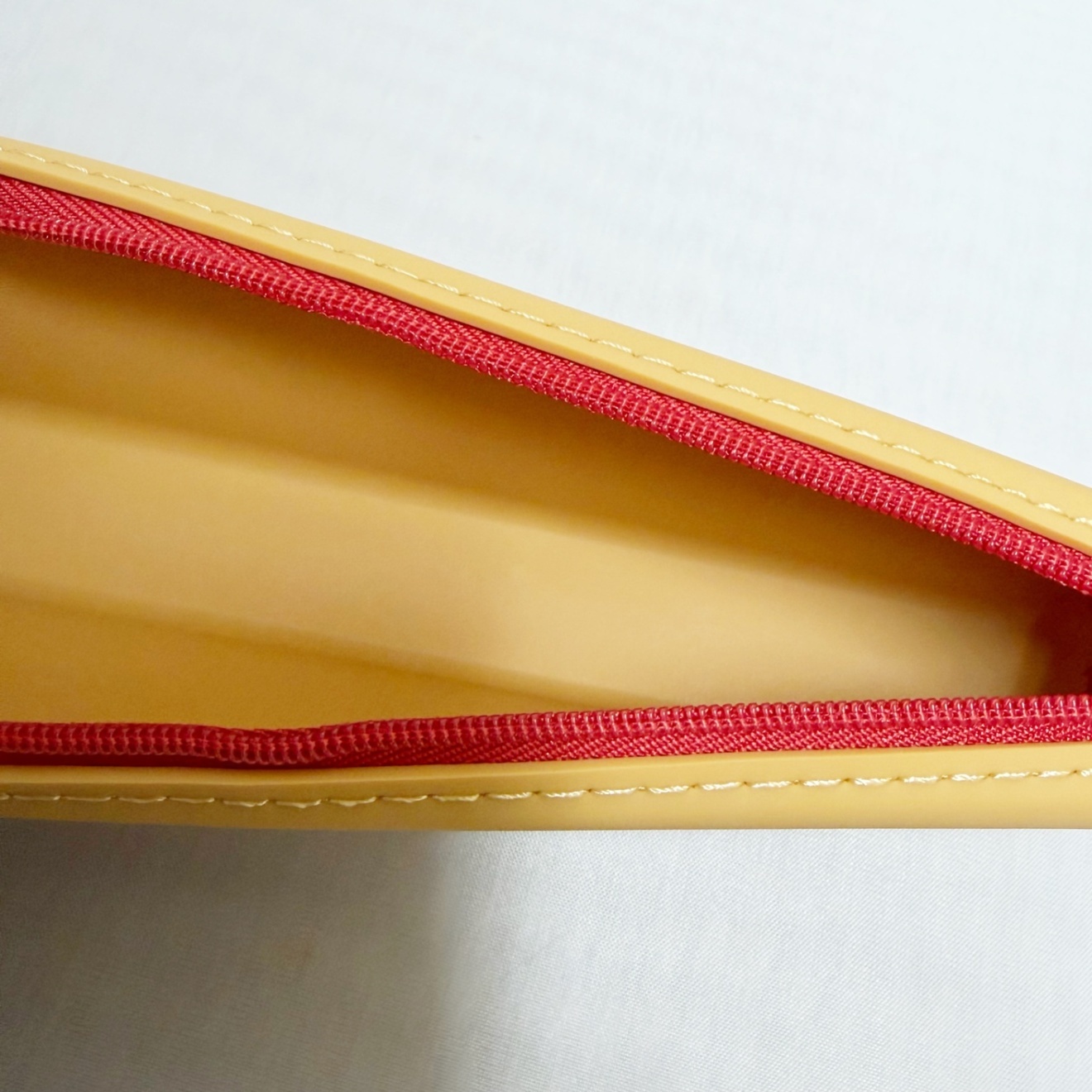 プニラボ　スリムファスナーポーチ〈シバ〉