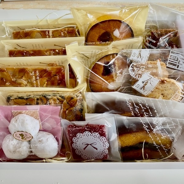 初夏限定の詰め合せ　甘酸っぱいダークチェリーとチーズがコラボして最高級の美味しさの8種類　お得です