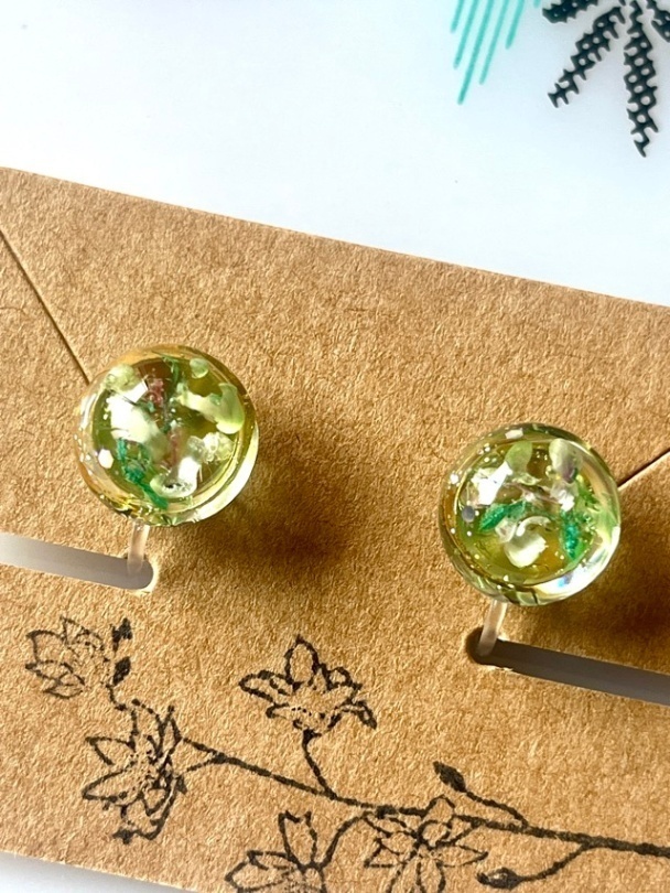 ノンホールピアス🌸花びら入り【リベポ払い歓迎🎉】