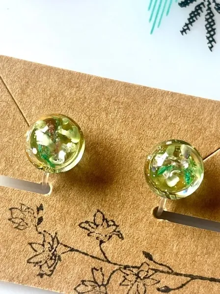 ノンホールピアス🌸花びら入り【リベポ払い歓迎🎉】