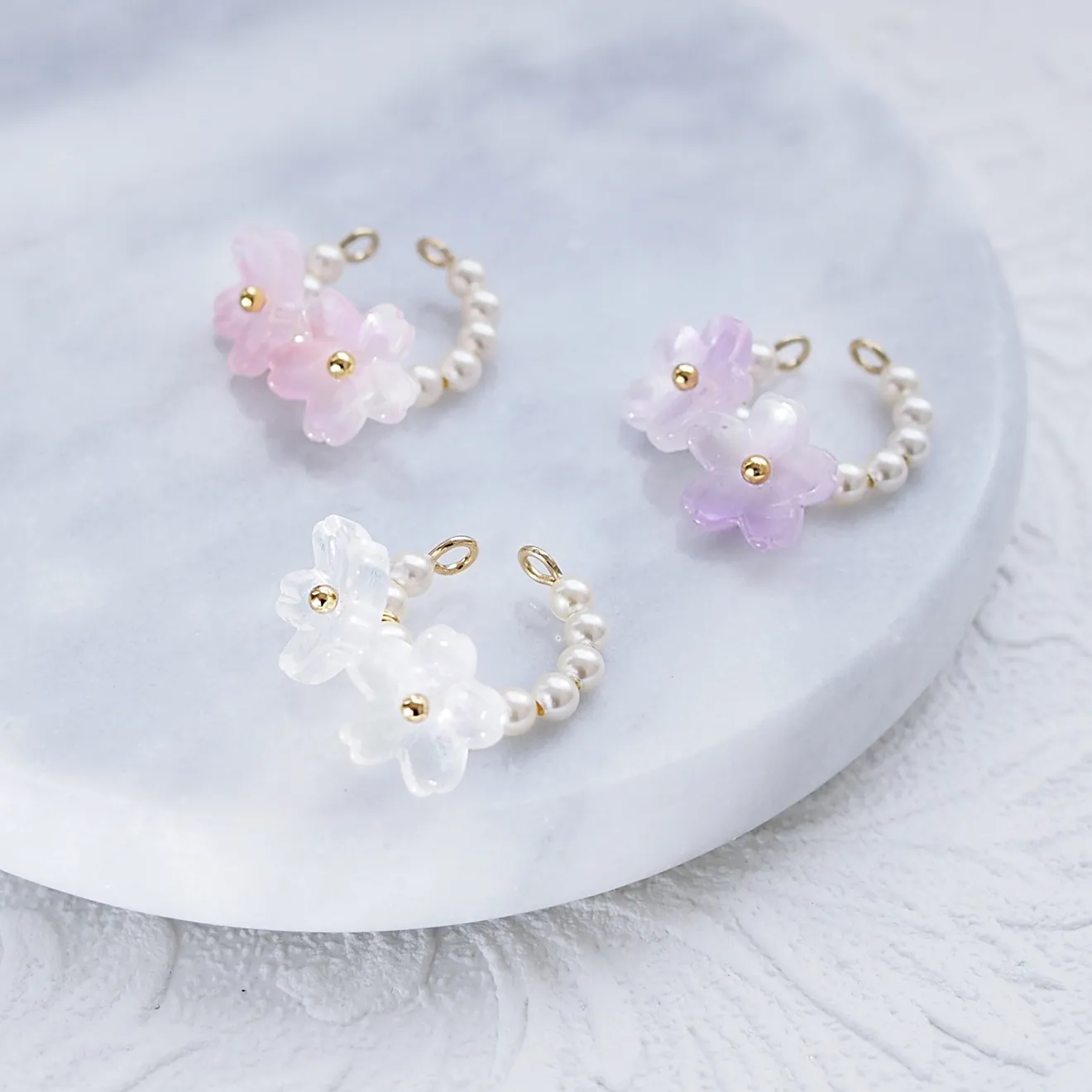 【選べる3色】ガラス製桜2輪とクリスタルパールのイヤーカフ（片耳用）