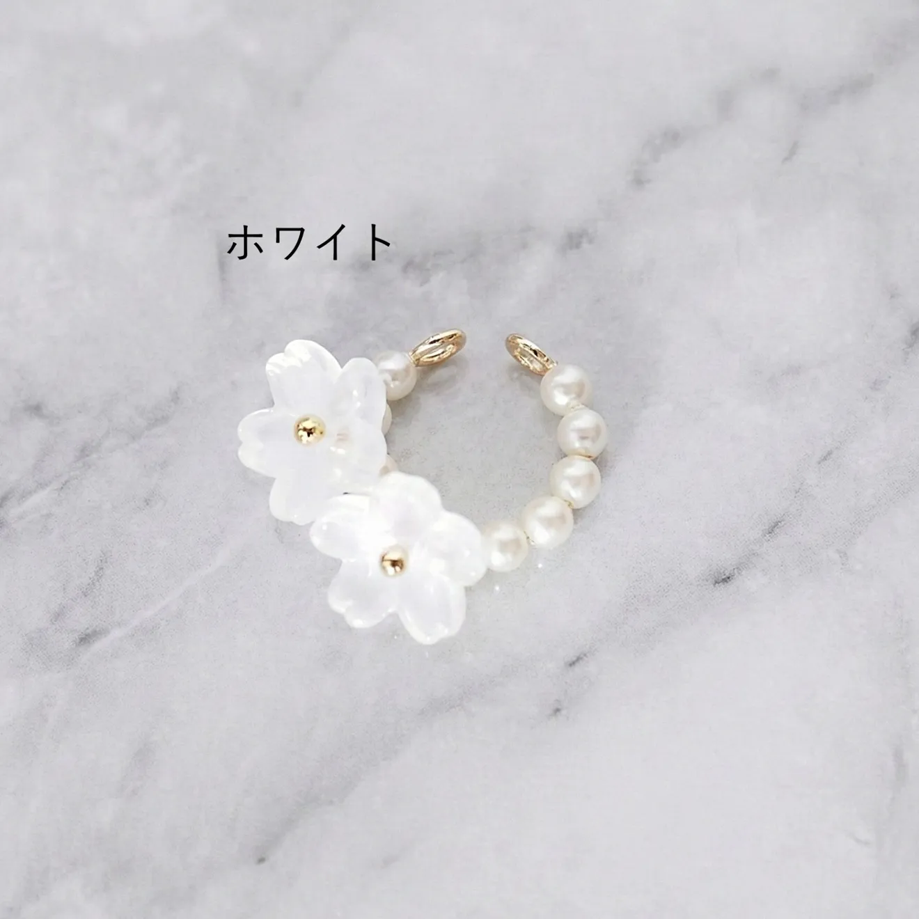 【選べる3色】ガラス製桜2輪とクリスタルパールのイヤーカフ（片耳用）