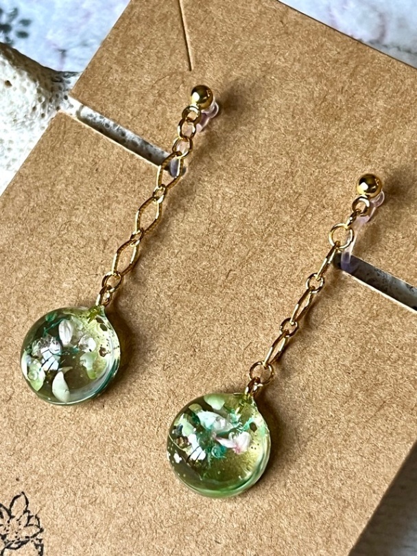 ノンホールピアス🌸ゆらゆら花びら入り【リベポ払い歓迎🎉】