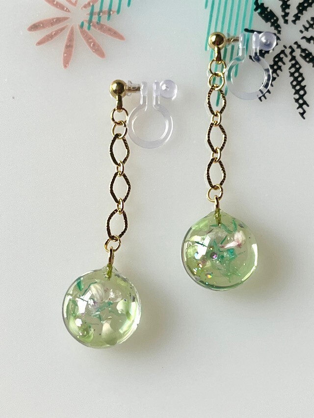 ノンホールピアス🌸ゆらゆら花びら入り【リベポ払い歓迎🎉】