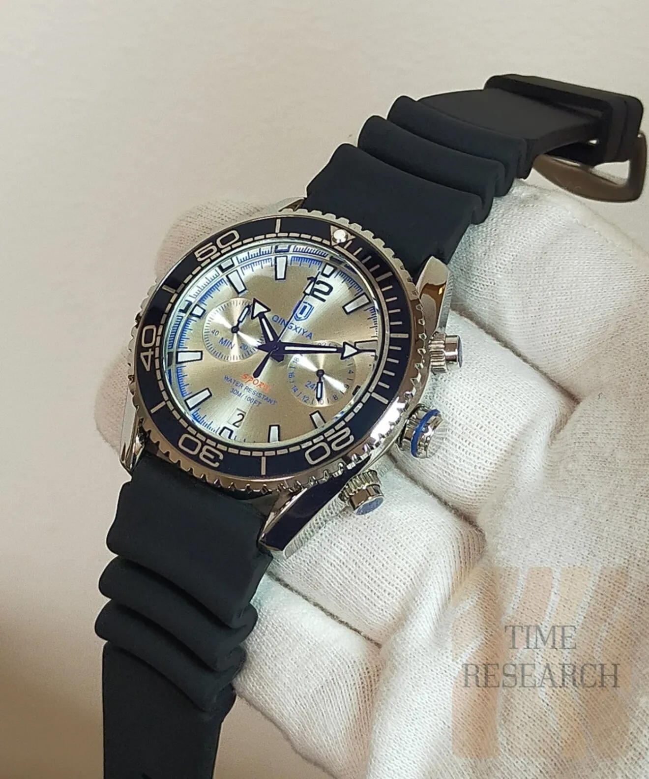 屈強スポーツウォッチを極める【２カウンター/新品】クロノグラフ 高強度ラバー ②