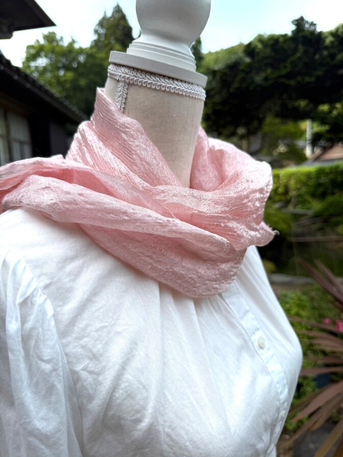 チューリップの花びら染め シルクストール｜淡いピンクのやわらかな春色
