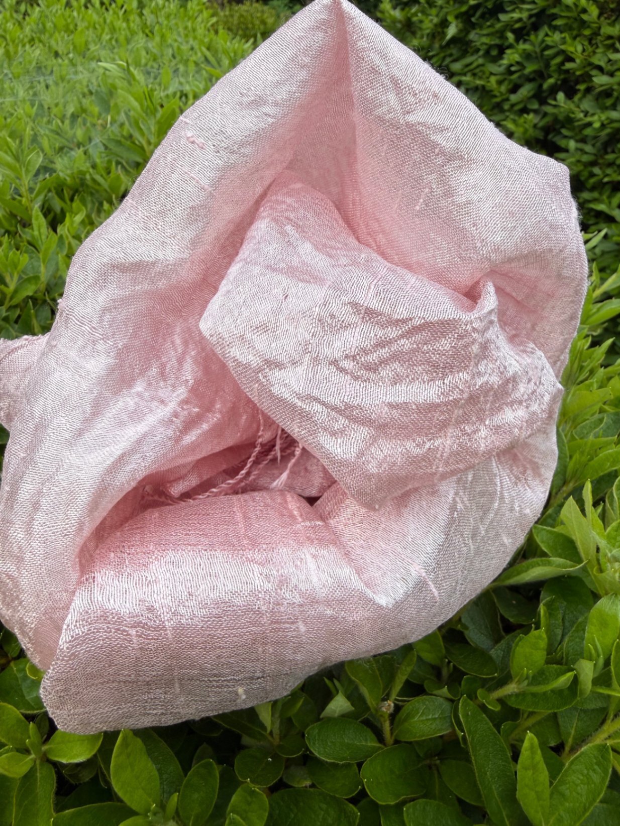 チューリップの花びら染め シルクストール｜淡いピンクのやわらかな春色
