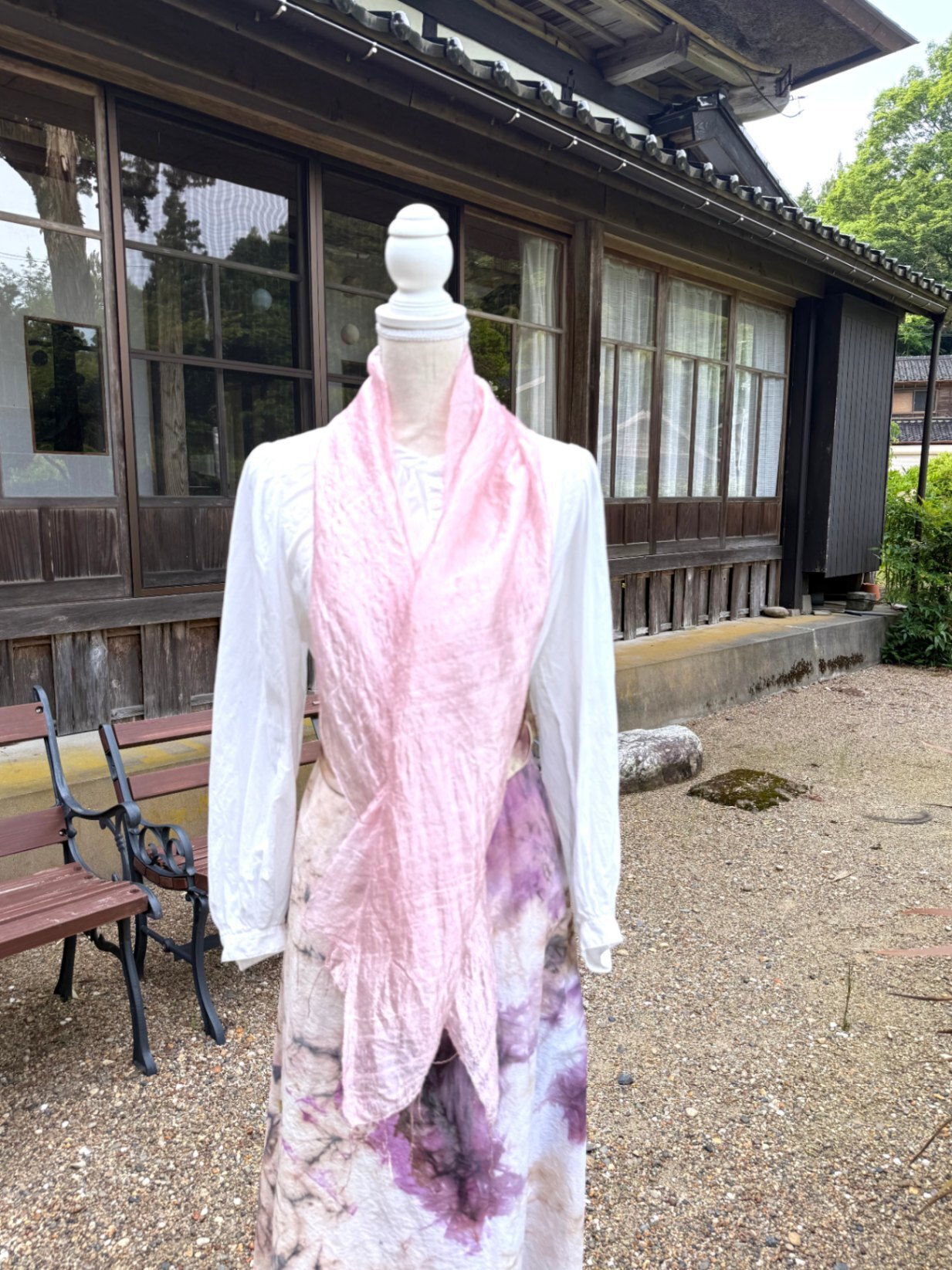 チューリップの花びら染め シルクストール｜淡いピンクのやわらかな春色

