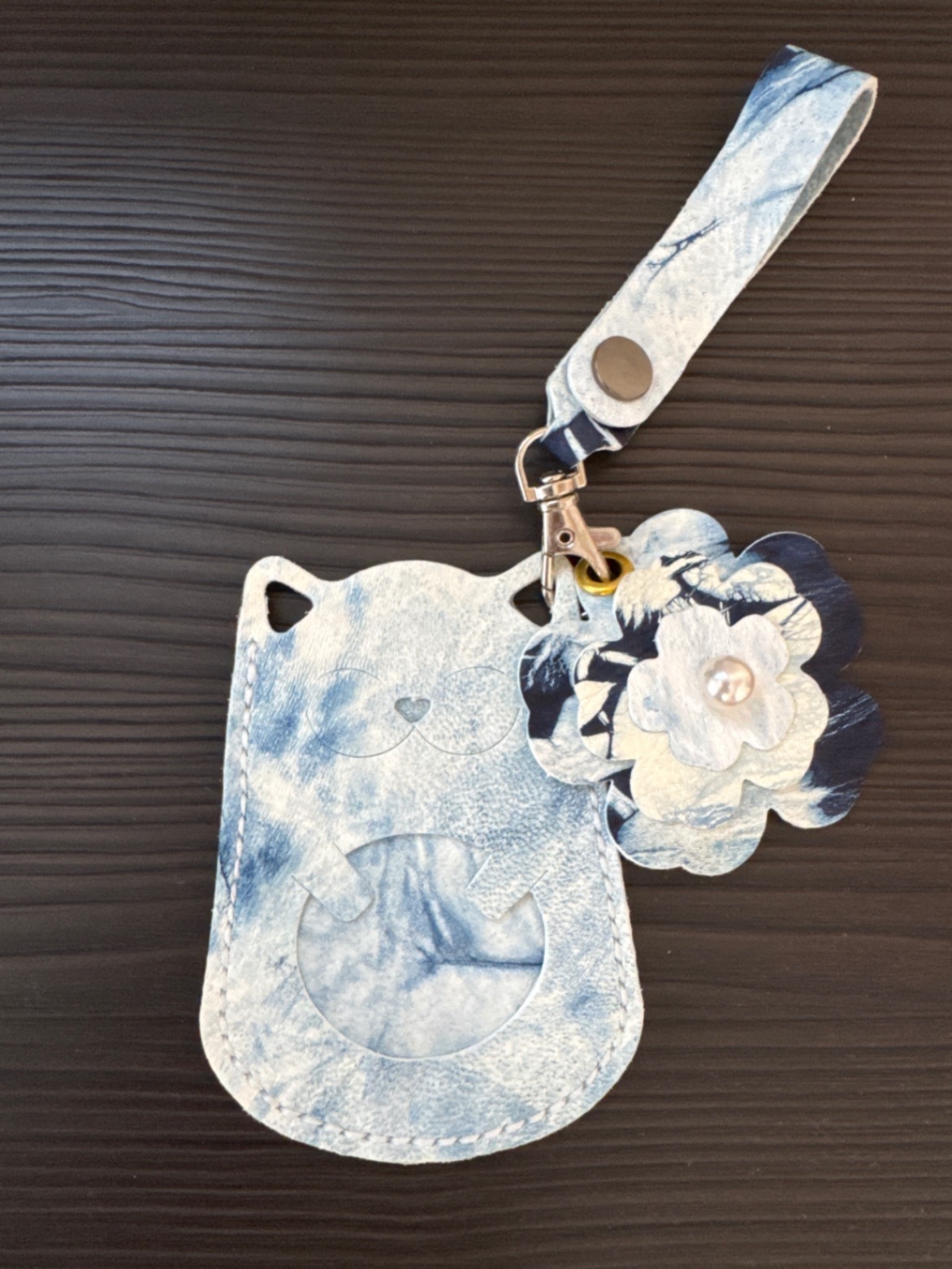 【父の日ギフト】✨伝統藍染の鹿革✨カードケース一点物✨ネコ型