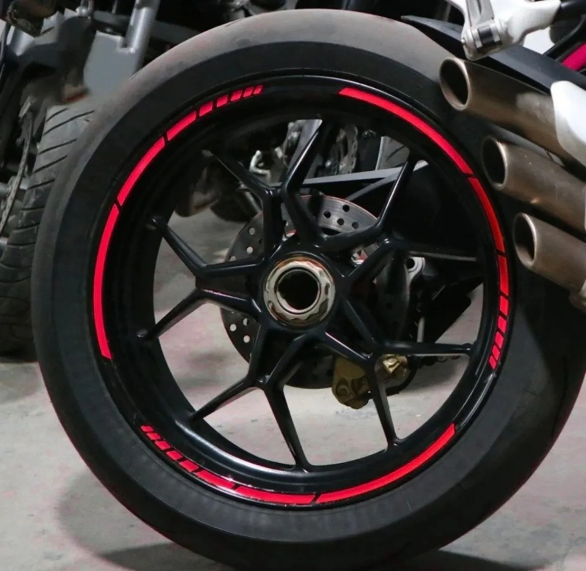 ギザ リムステッカー 反射 17 18 インチ リムライン リム テープ バイク 自動車 車 ８mm