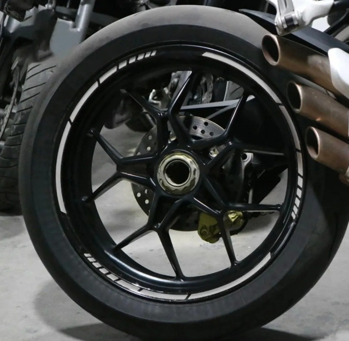 ギザ リムステッカー 反射 17 18 インチ リムライン リム テープ バイク 自動車 車 ８mm