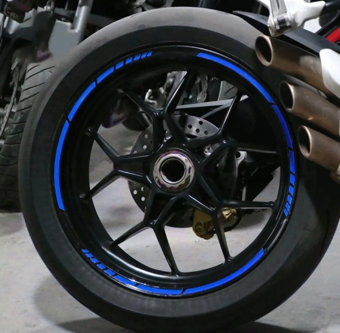 ギザ リムステッカー 反射 17 18 インチ リムライン リム テープ バイク 自動車 車 ８mm