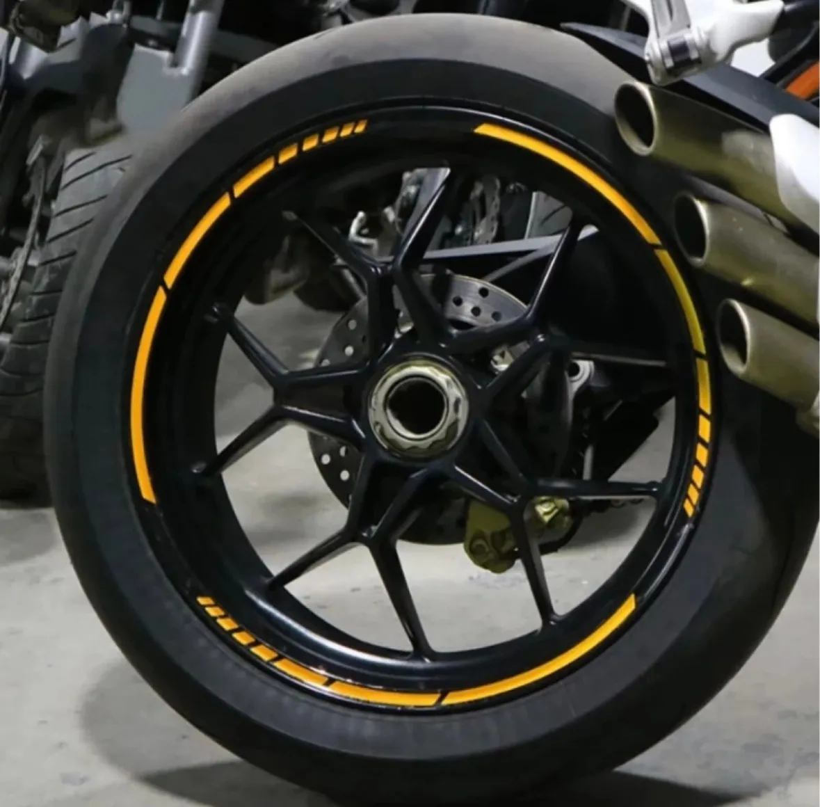 ギザ リムステッカー 反射 17 18 インチ リムライン リム テープ バイク 自動車 車 ８mm