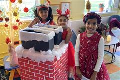 Bronntanas Rúnda: Children posting their Ticéad Draíochta