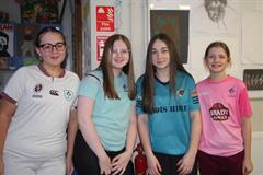Lá na geansaithe spóirt ar son Stand4Féile