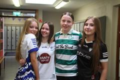 Lá na geansaithe spóirt ar son Stand4Féile
