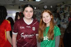 Lá na geansaithe spóirt ar son Stand4Féile