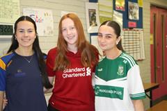 Lá na geansaithe spóirt ar son Stand4Féile