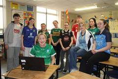 Lá na geansaithe spóirt ar son Stand4Féile