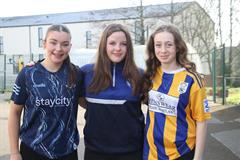 Lá na geansaithe spóirt ar son Stand4Féile