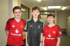 Lá na geansaithe spóirt ar son Stand4Féile
