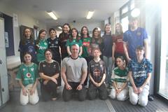 Lá na geansaithe spóirt ar son Stand4Féile